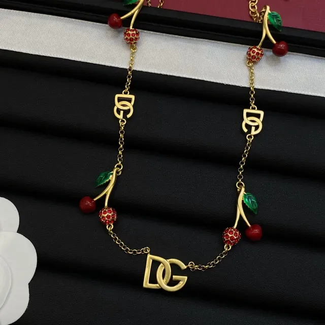Dolce & Gabbana Collier Cherry Gold Motif Rouge Détails Émaillés 5