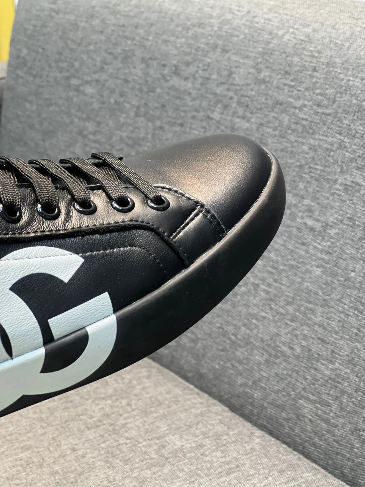 Dolce & Gabbana DG Logo Sneaker أسود وأبيض جلد علوي Oversized Monogram نمط حياة أحذية رياضية 4