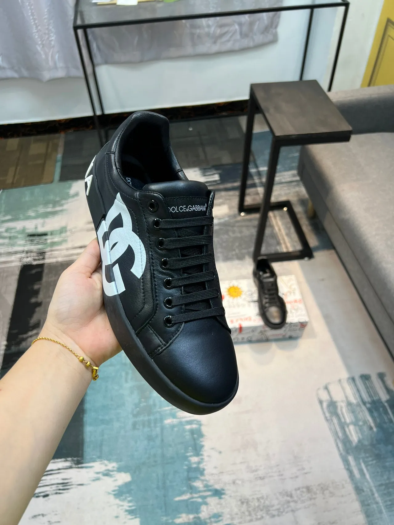 Dolce & Gabbana DG Logo Sneaker أسود وأبيض جلد علوي Oversized Monogram نمط حياة أحذية رياضية 7