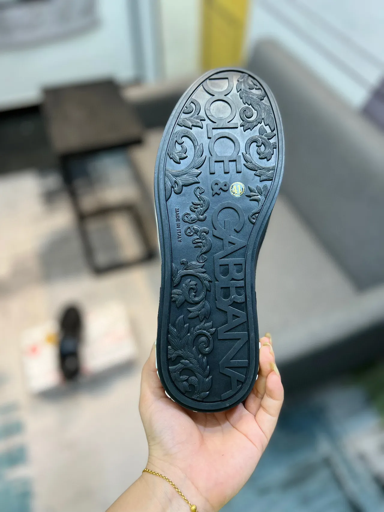 Dolce & Gabbana DG Logo Sneaker أسود وأبيض جلد علوي Oversized Monogram نمط حياة أحذية رياضية 9