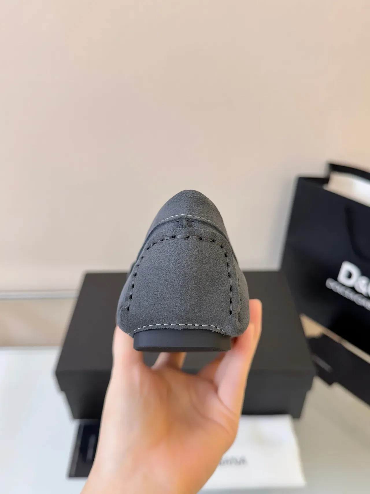 Dolce & Gabbana Portofino Mocassim Cinza Preto Couro de Camurça Superior Fivela Placa de Metal 3