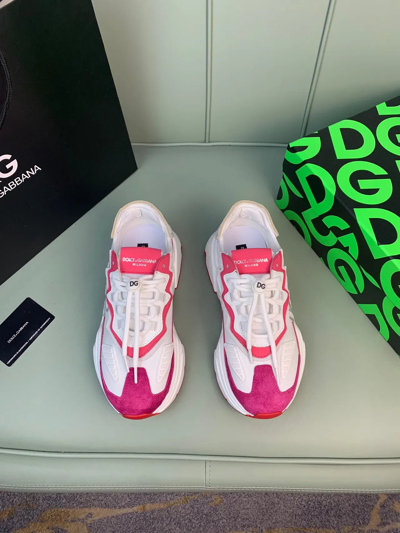 Dolce & Gabbana Sneakers Chunky avec semelle blanche et rose, tige en suédé et synthétique superposée 9