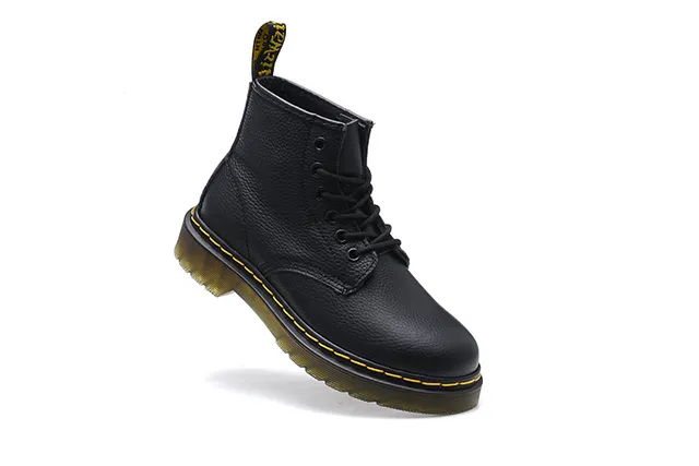 Dr. Martens 1460 Botas Martin Cuero Negro Granulado Costura Amarilla 3