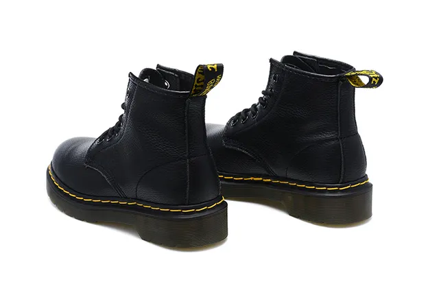 Dr. Martens 1460 Botas Martin Cuero Negro Granulado Costura Amarilla 4