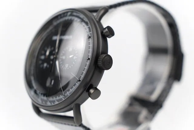 Emporio Armani Chronographe Sangle Maille Noire Montre Mécanique 3