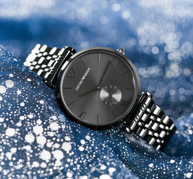 Emporio Armani Montre Classique Noire Monochrome Minimaliste avec Cadran Minimaliste en Quartz 3