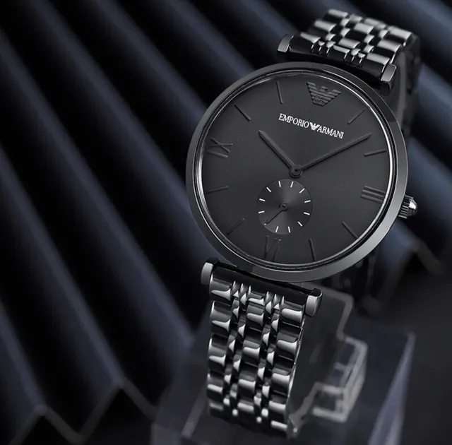 Emporio Armani Montre Classique Noire Monochrome Minimaliste avec Cadran Minimaliste en Quartz 4