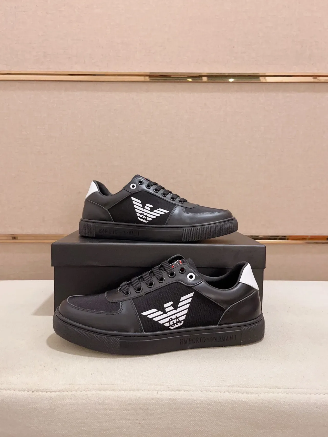 Emporio Armani Logo de l'Aigle Noir Style de Vie Sneakers 4