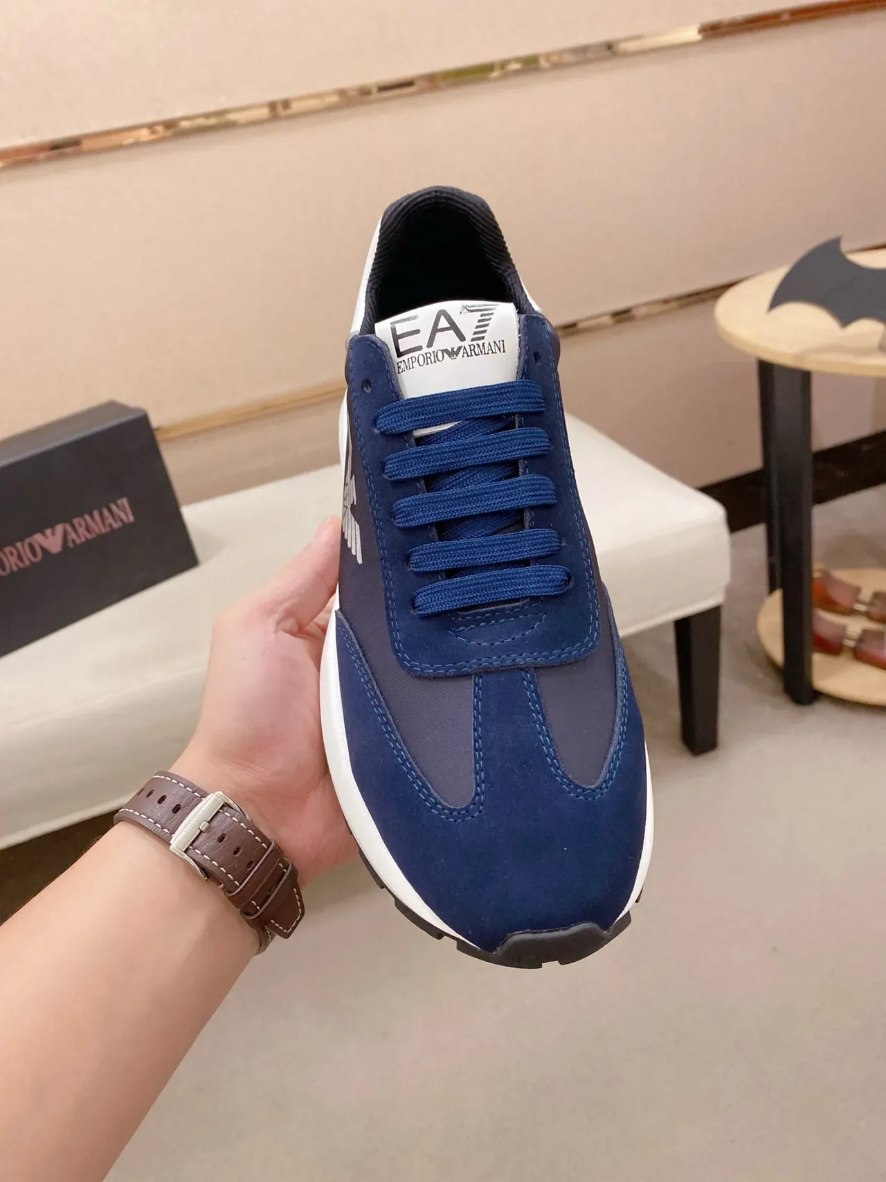 Emporio Armani Sneaker Lifestyle Marine Blanc Daim et Textile Supérieur Semelle Sculptée Sneakers Lifestyle 2