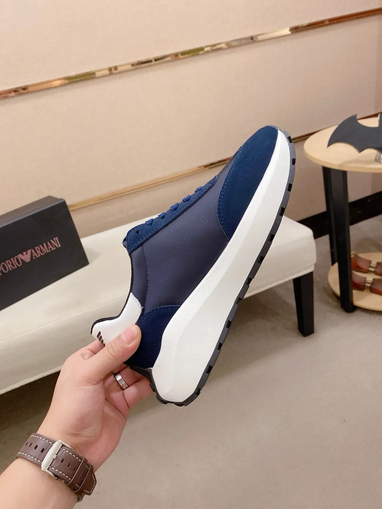 Emporio Armani Sneaker Lifestyle Marine Blanc Daim et Textile Supérieur Semelle Sculptée Sneakers Lifestyle 5