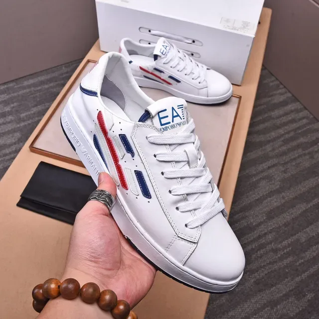 Emporio Armani Chaussures lifestyle blanches multicolores low-top en cuir 1