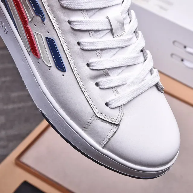 Emporio Armani Chaussures lifestyle blanches multicolores low-top en cuir 6