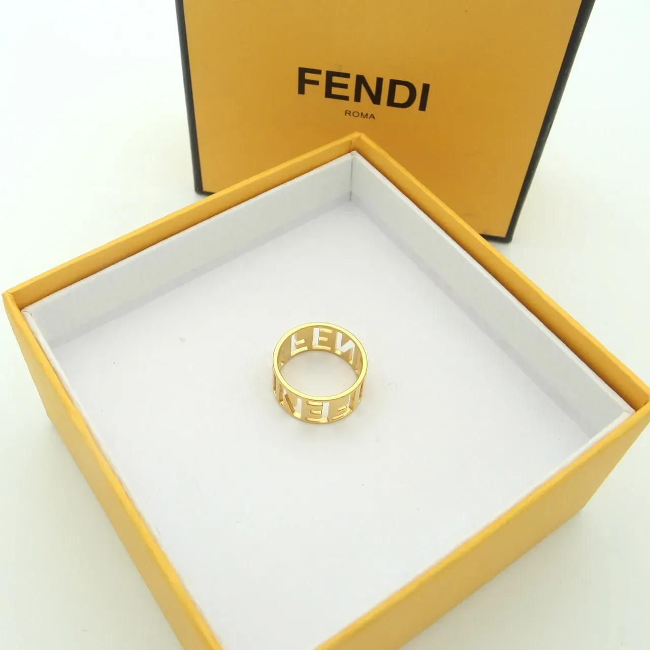 Fendi Baguette Doree Bague Dorée avec Logo Découpé 3