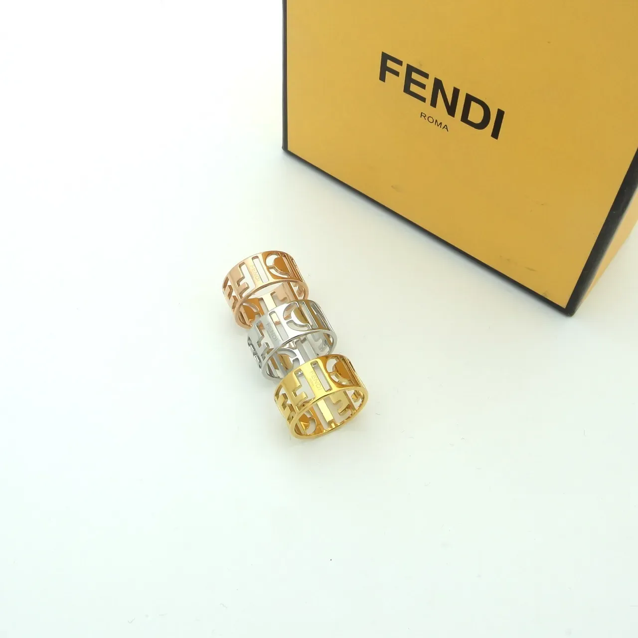 Fendi Baguette Doree Bague Dorée avec Logo Découpé 7