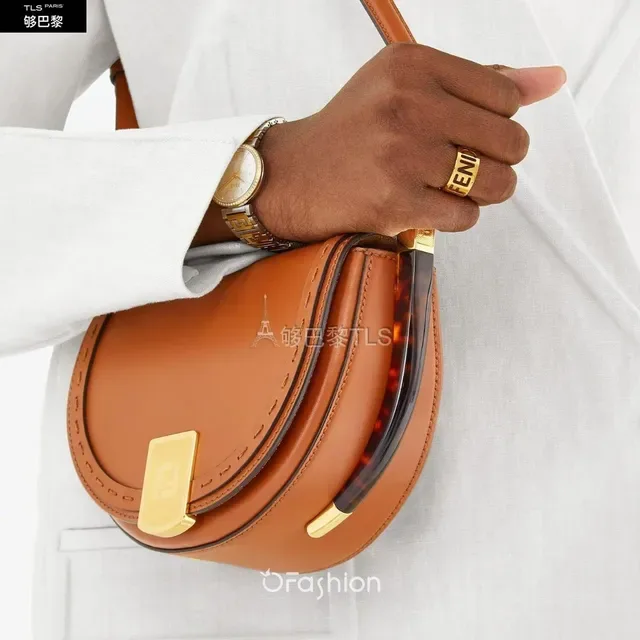 Fendi Baguette Doree Bague Dorée avec Logo Découpé 9