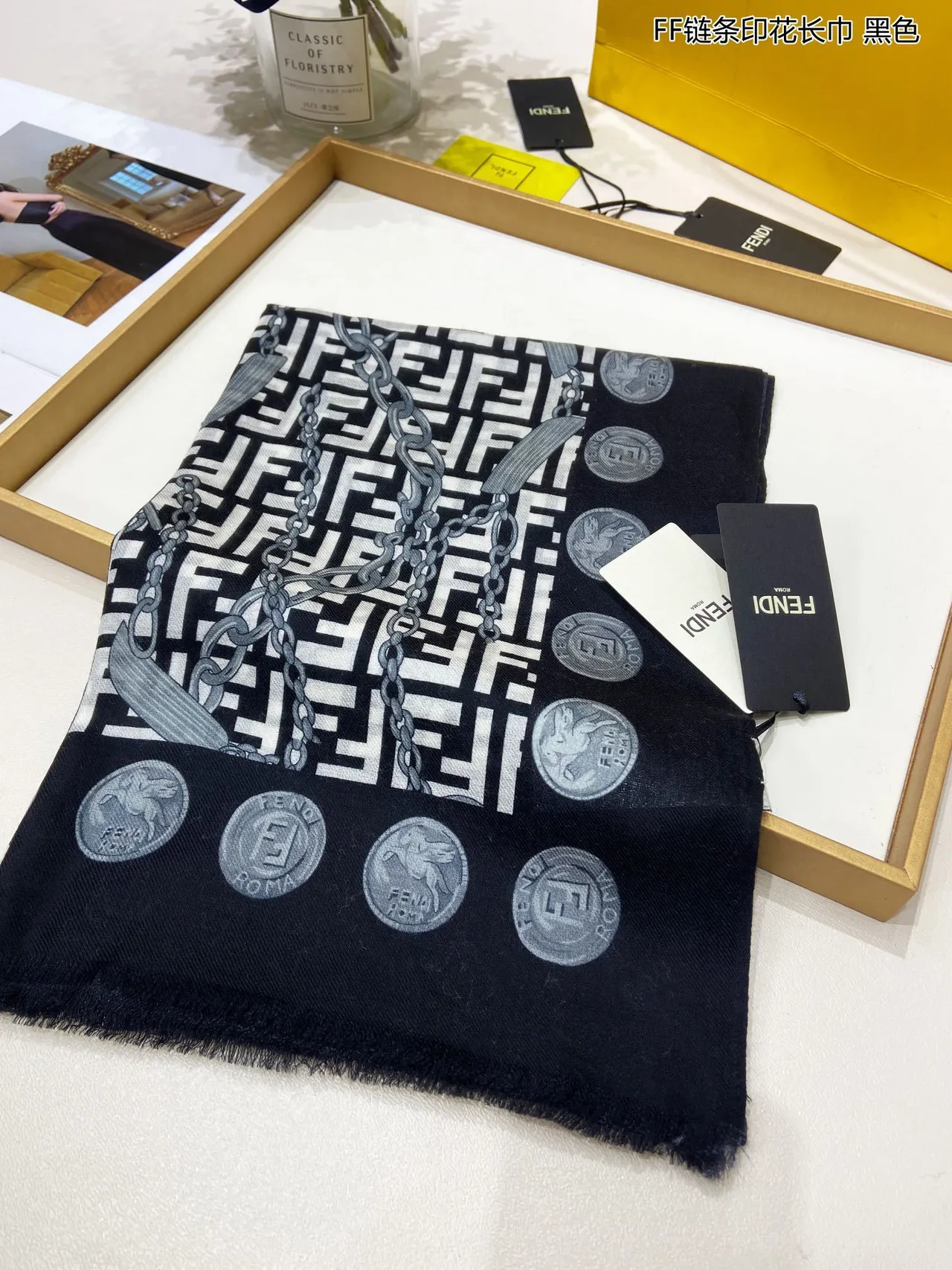 Fendi FF Chain Print Écharpe de Soie Noire 5