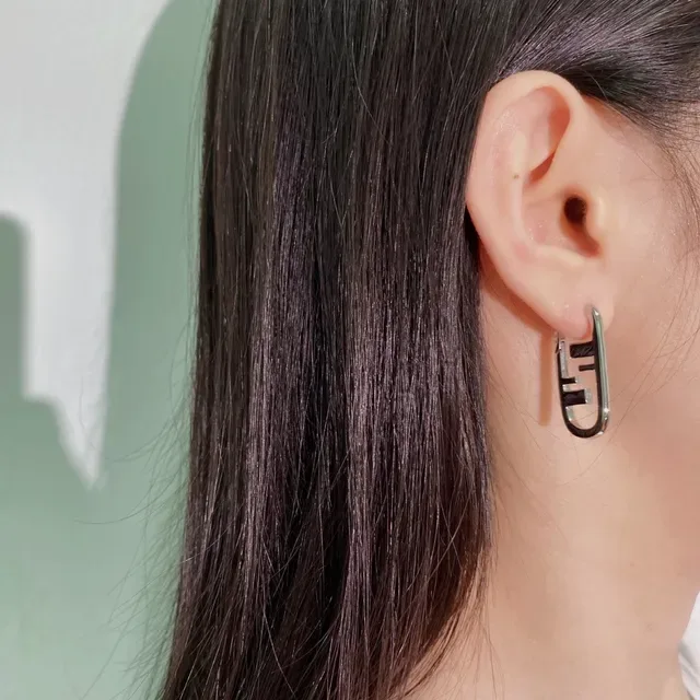 أقراط أذن Fendi FF Logo ذهبي بيضاوي 2