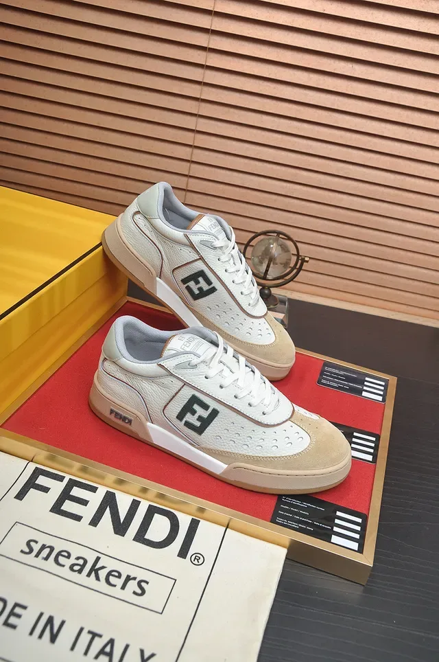 Fendi FF Logo Sneakers Lifestyle en Cuir Perforé 6