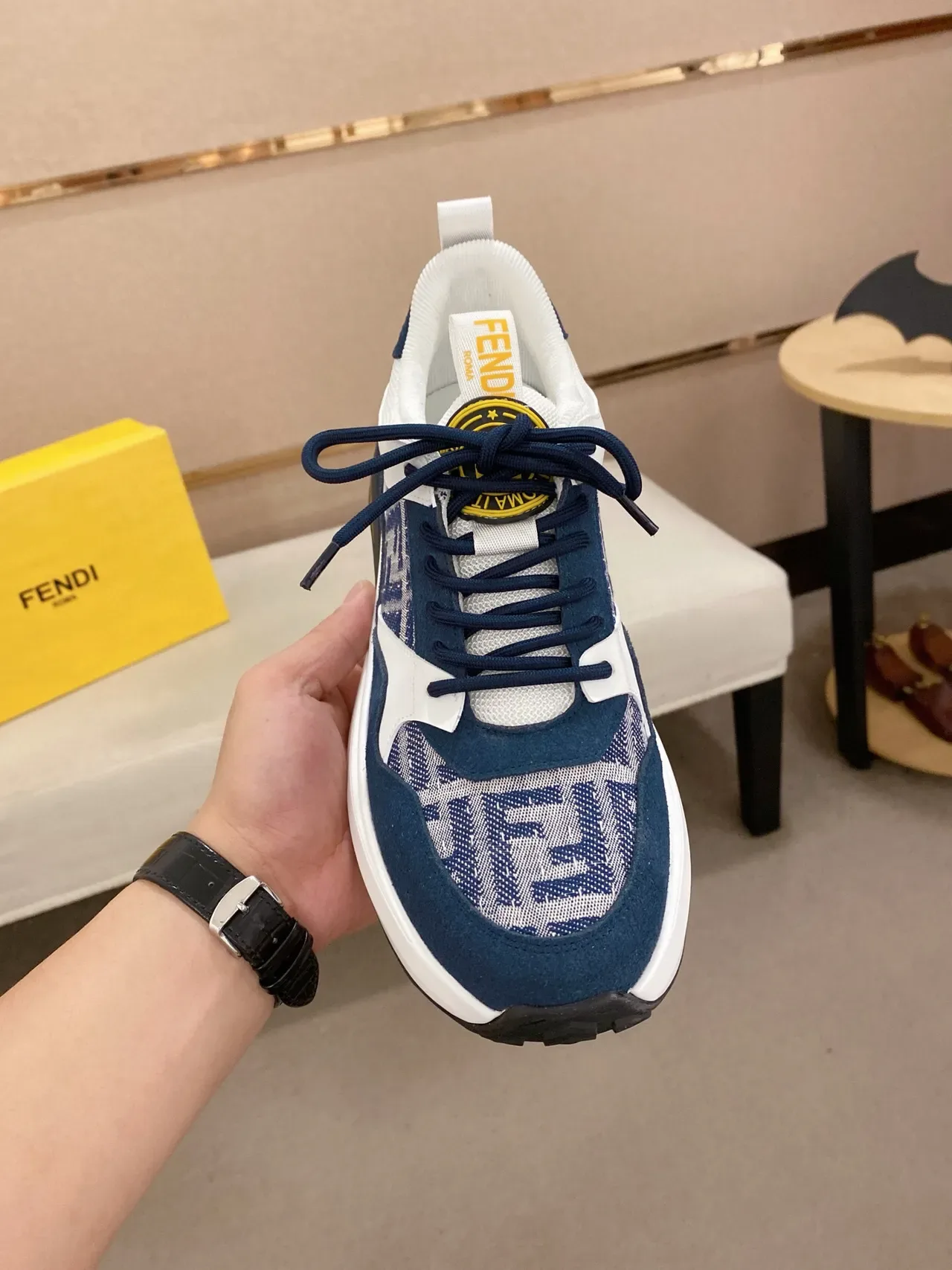 Fendi FF Monogram sneakers lifestyle à panneaux navy et blanc 2