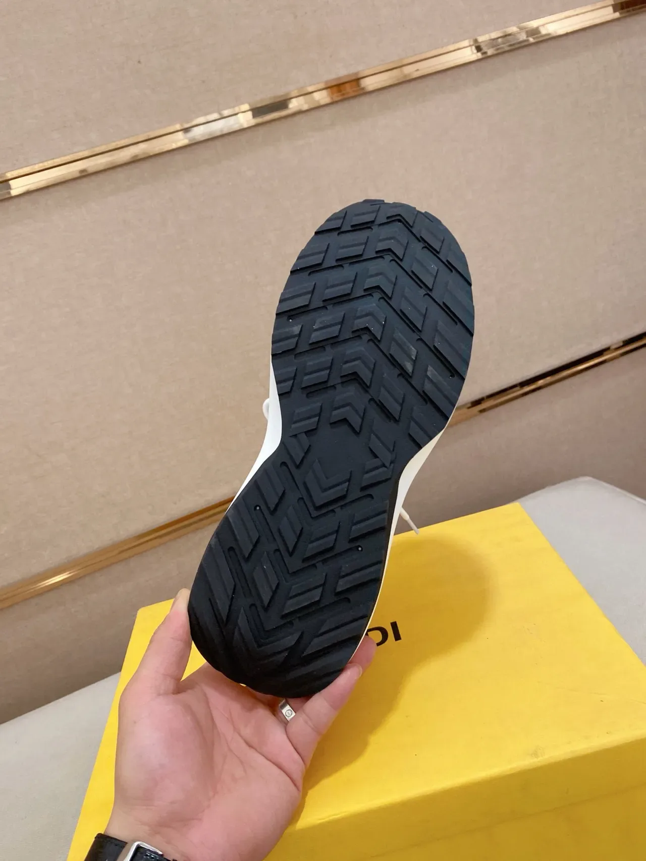 Fendi FF Monogram sneakers lifestyle à panneaux navy et blanc 8