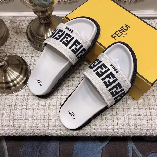 Fendi FF Slide Branco Preto Cinto Trançado Base de Borracha Chinelos 3