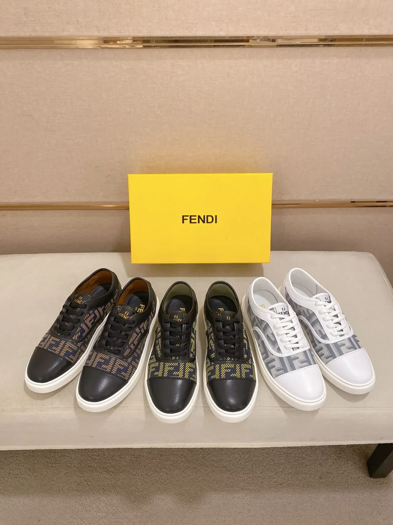 Fendi FF Sneakers Navy Black à Cap-Toe Monogrammées en Textile Style de Vie 2