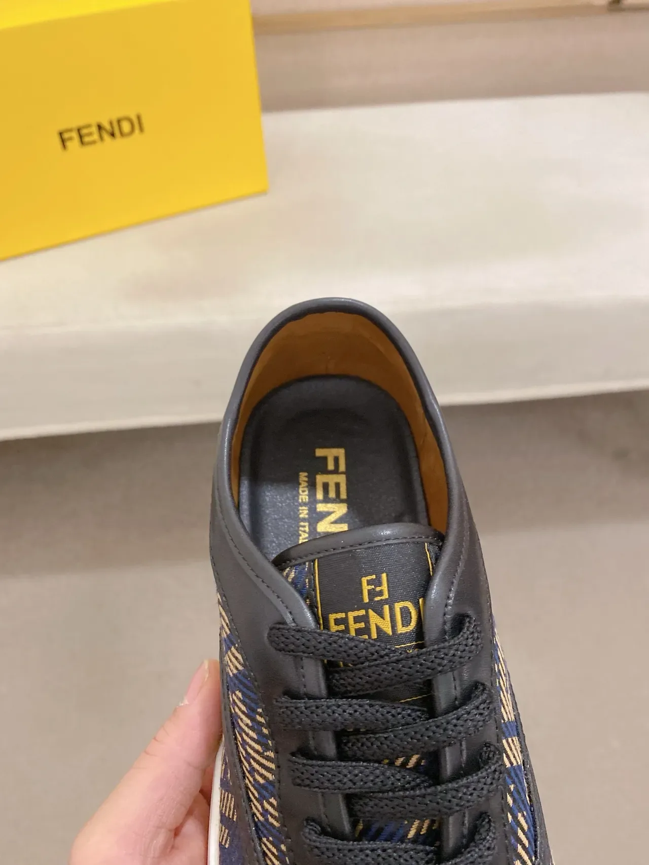 Fendi FF Sneakers Navy Black à Cap-Toe Monogrammées en Textile Style de Vie 4