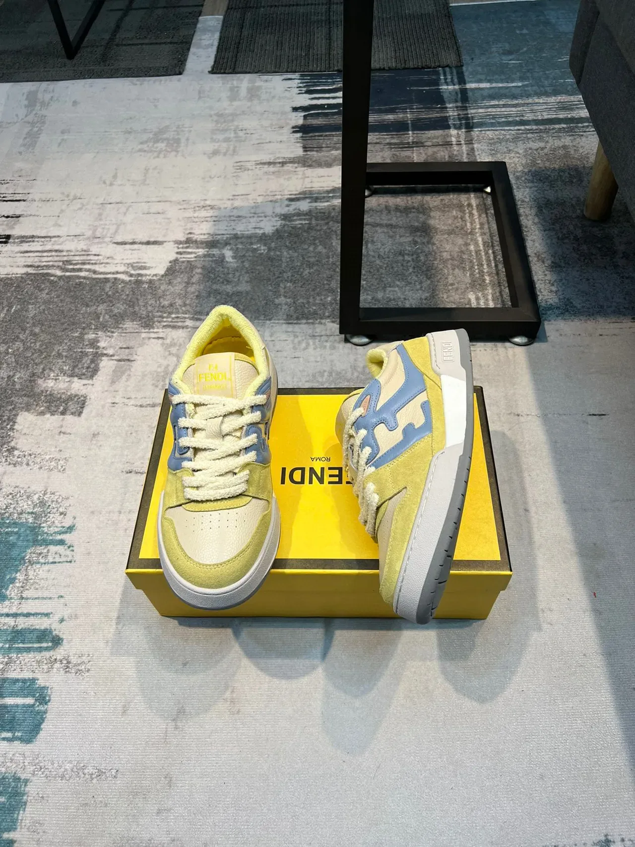 Fendi FF Jaune Bleu Low-Top lacets multi panneaux daim et cuir supérieur lifestyle sneakers 4