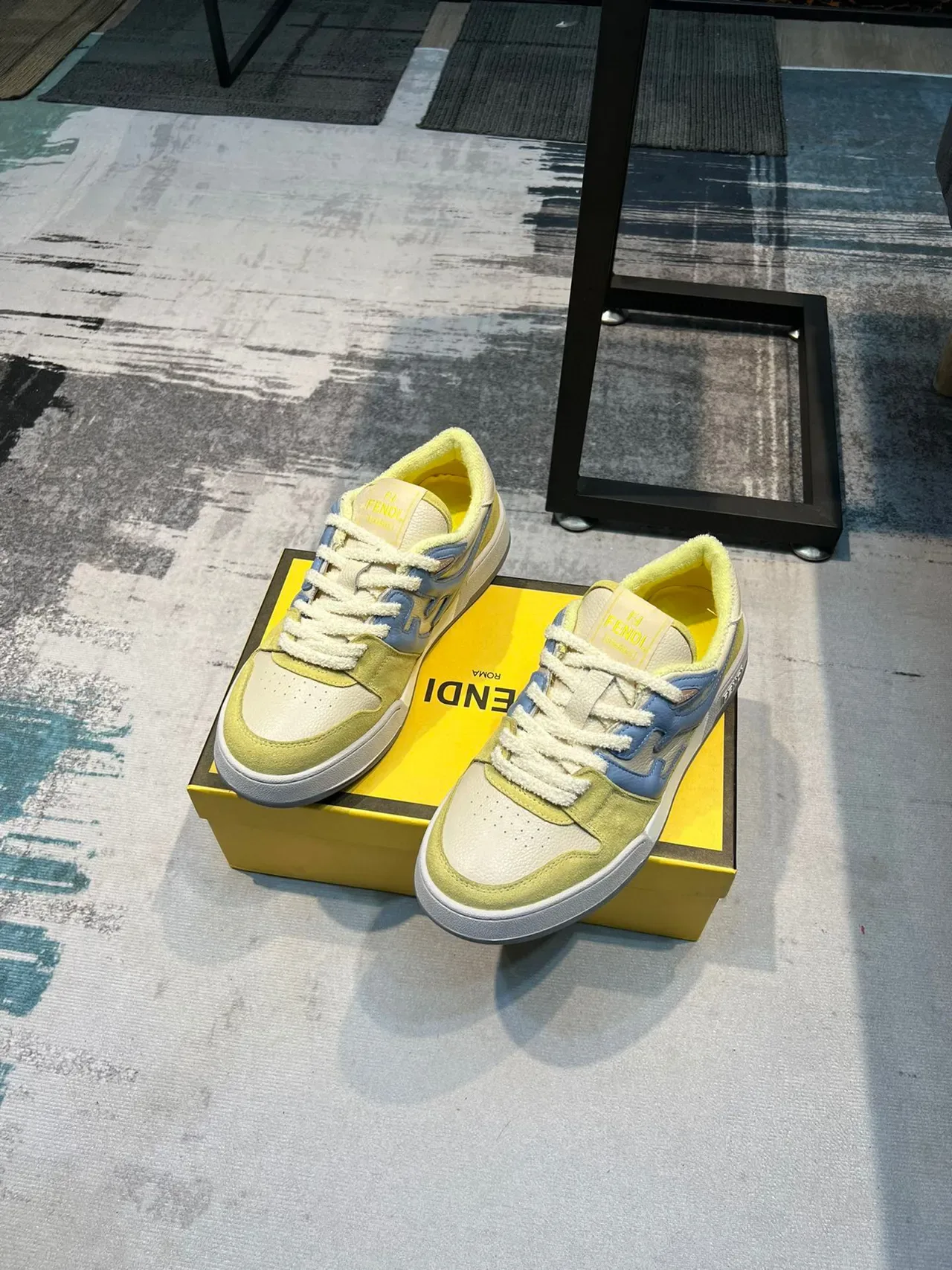 Fendi FF Jaune Bleu Low-Top lacets multi panneaux daim et cuir supérieur lifestyle sneakers 5