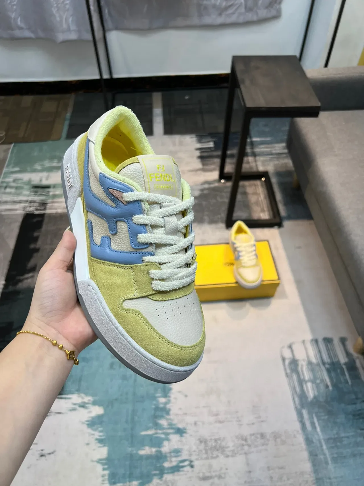 Fendi FF Jaune Bleu Low-Top lacets multi panneaux daim et cuir supérieur lifestyle sneakers 6