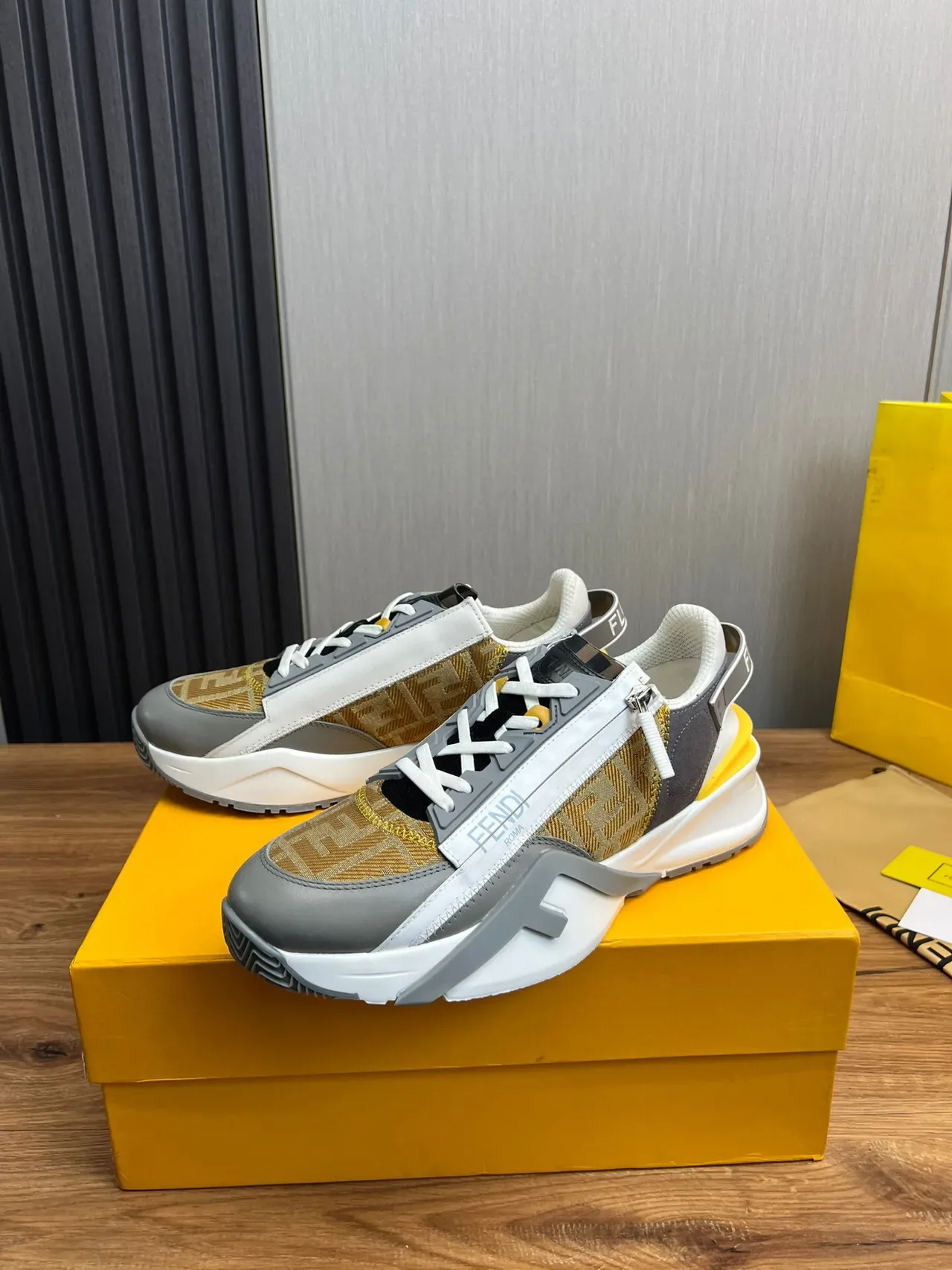 Fendi Sneakers Chunky Or Gris Zipper Asymétrique FF Jacquard Textile 3