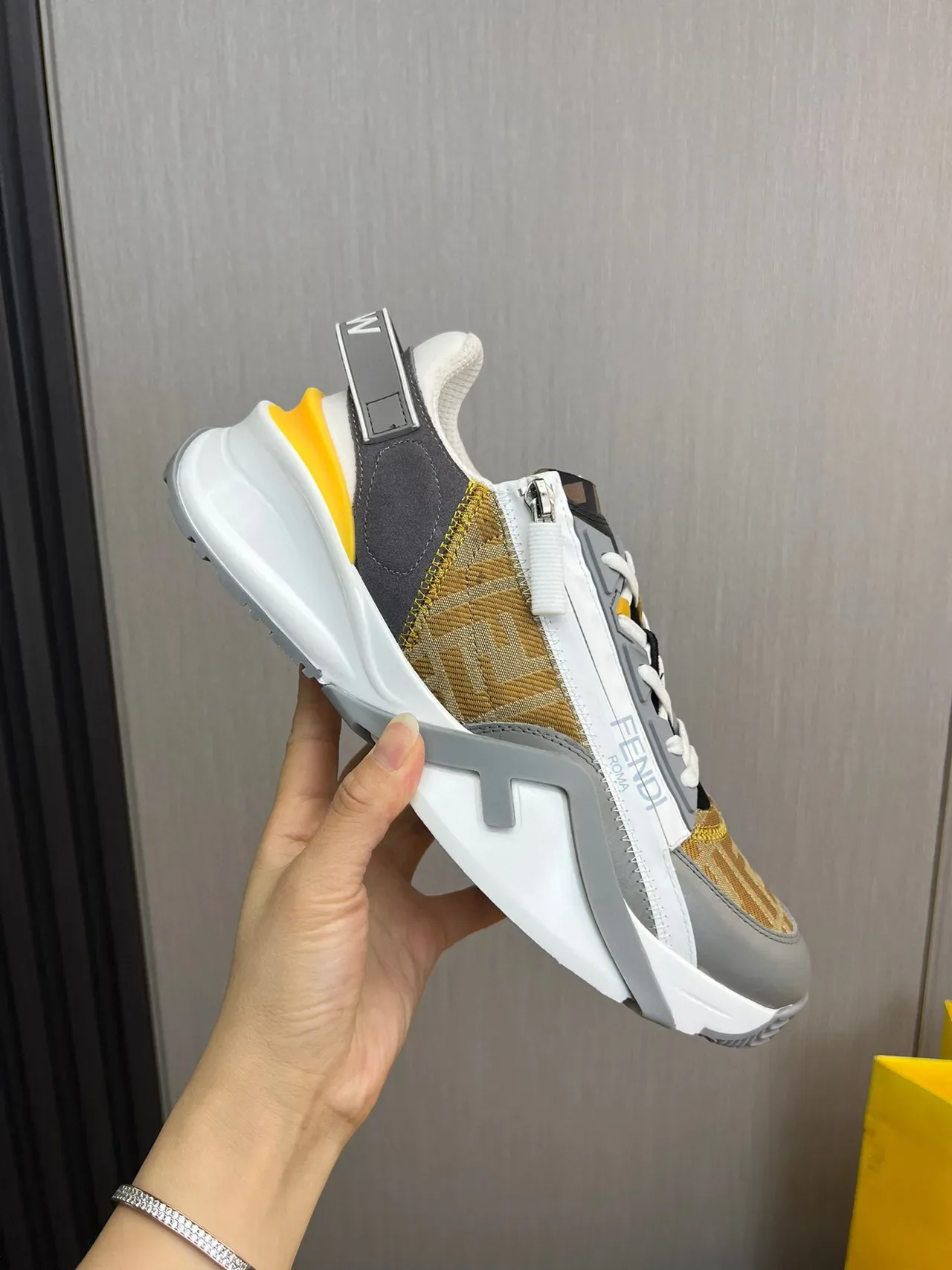 Fendi Sneakers Chunky Or Gris Zipper Asymétrique FF Jacquard Textile 7