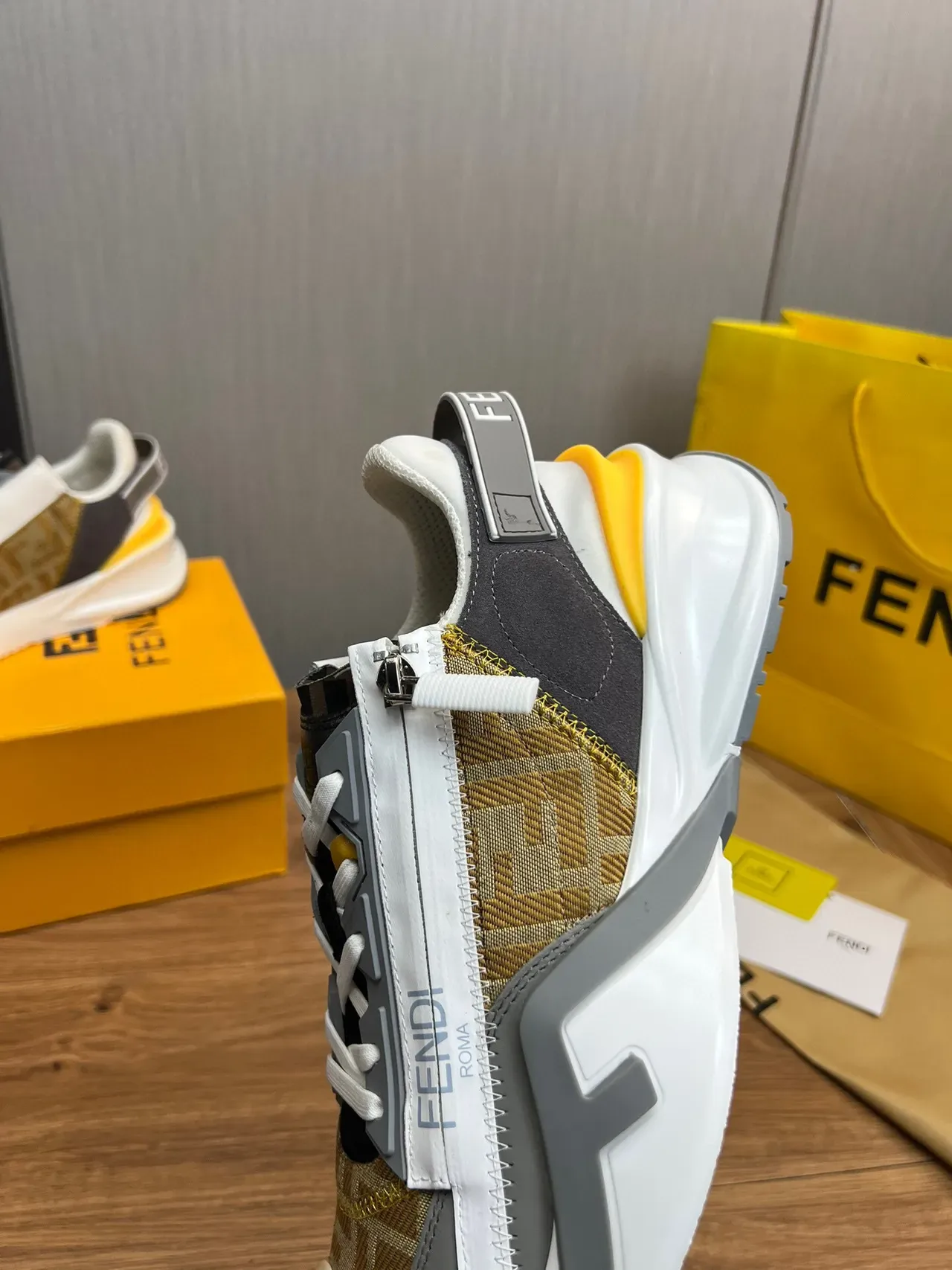 Fendi Sneakers Chunky Or Gris Zipper Asymétrique FF Jacquard Textile 8