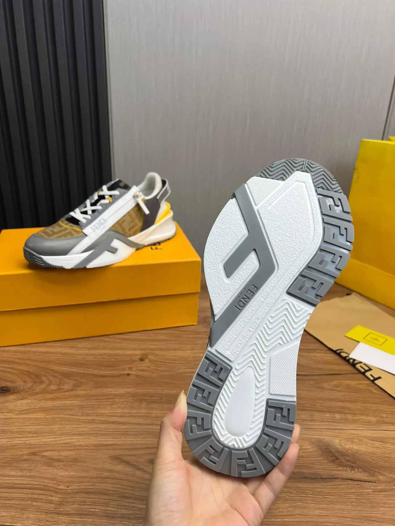 Fendi Sneakers Chunky Or Gris Zipper Asymétrique FF Jacquard Textile 9