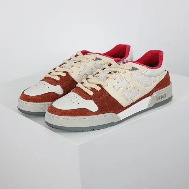 Sneakers Lifestyle Fendi Rouge Beige Daim et Cuir Layered Overlay Abstrait Inspiré du FF Lifestyle Sneakers 2