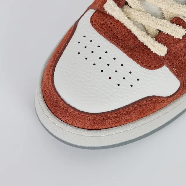 Sneakers Lifestyle Fendi Rouge Beige Daim et Cuir Layered Overlay Abstrait Inspiré du FF Lifestyle Sneakers 5
