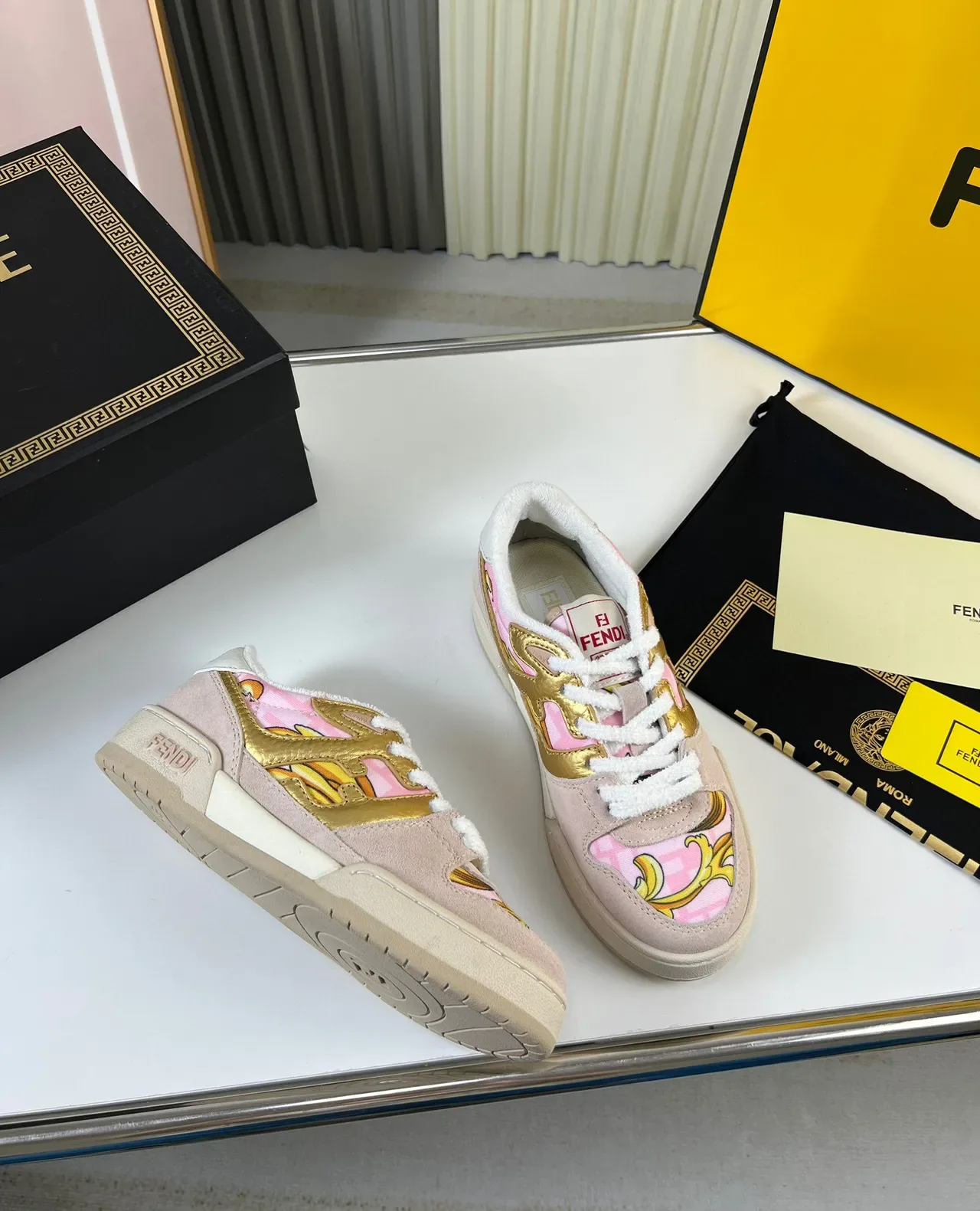 Fendi Low-Top col rembourré rose et or Lifestyle Sneakers 5