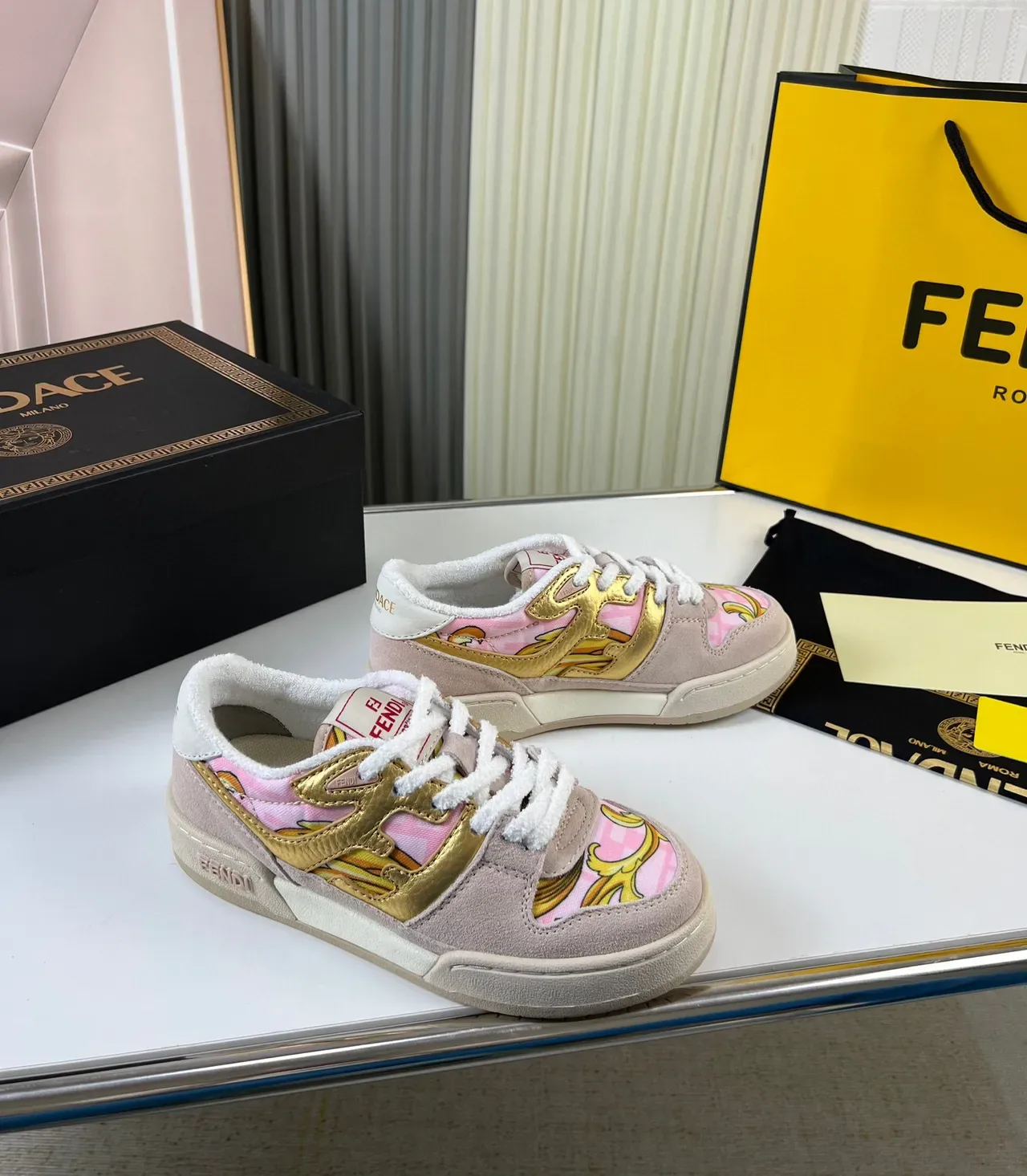 Fendi Low-Top col rembourré rose et or Lifestyle Sneakers 8