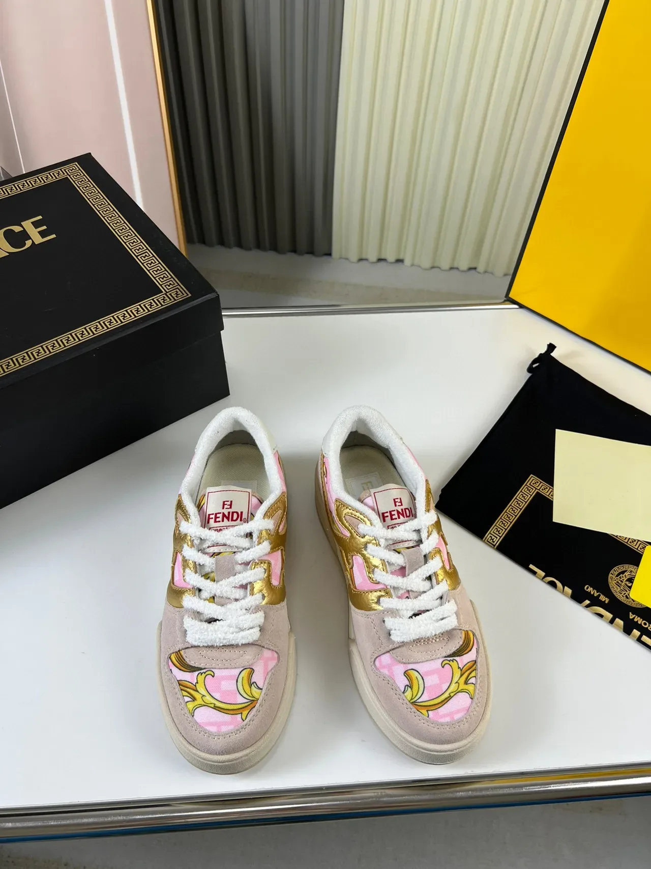 Fendi Low-Top col rembourré rose et or Lifestyle Sneakers 9