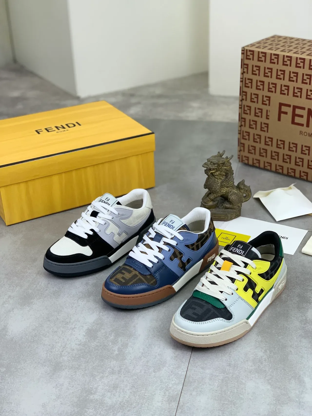 Fendi Run Away Off-White et Noir sneakers lifestyle 2