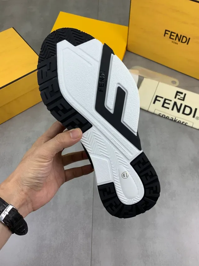 Fendi Sneakers Noires et Jaunes Style de Vie 2