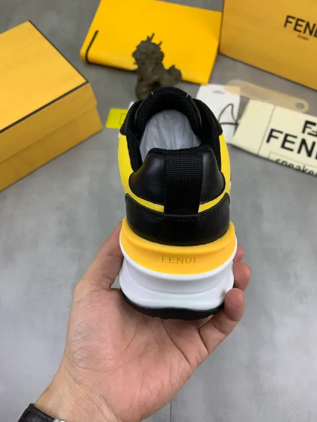Fendi Sneakers Noires et Jaunes Style de Vie 3