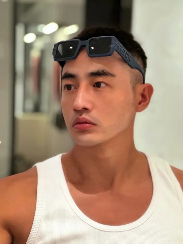 Fendi Square Oversized Rectangular Gradient Lens Sunglasses 7