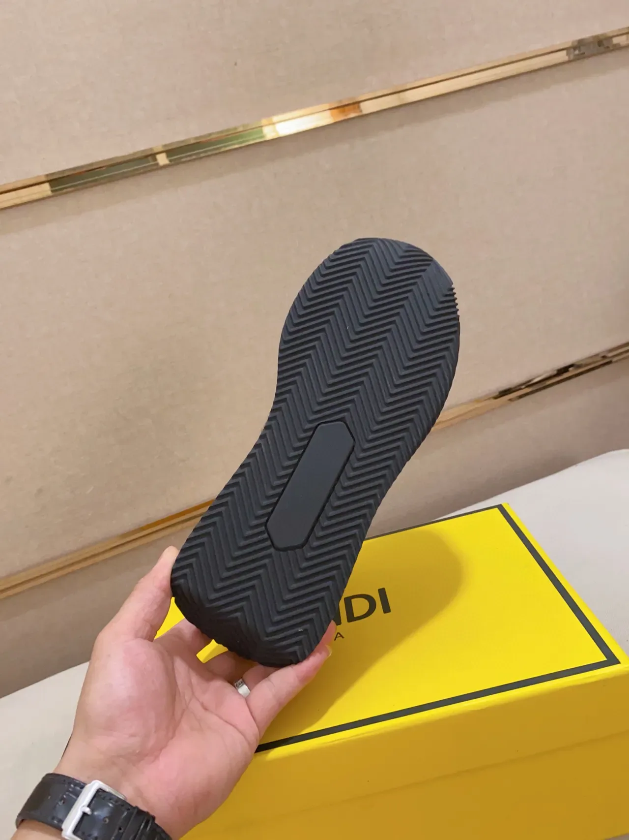 Fendi Branco Preto Monogram-Paneled Assimétrico Camada Superior Zapatilhas lifestyle 2