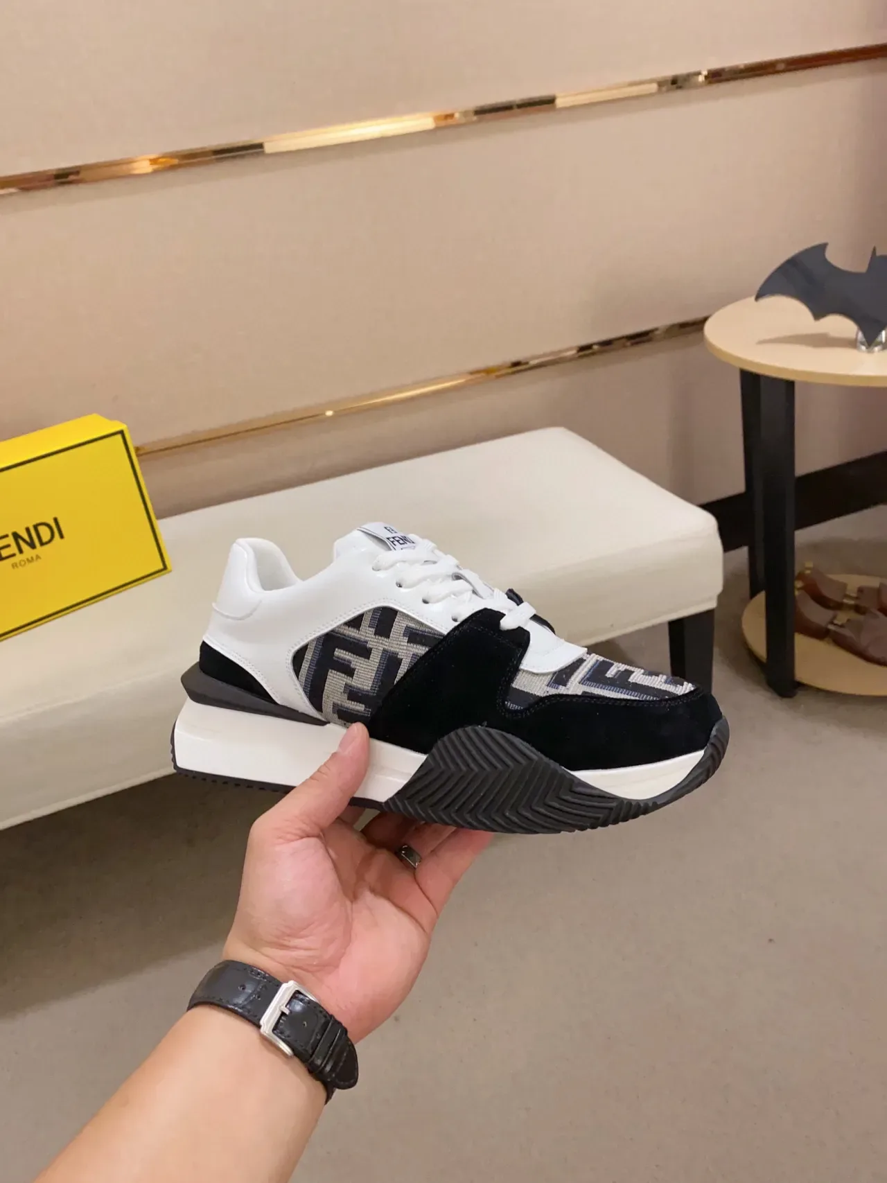 Fendi Branco Preto Monogram-Paneled Assimétrico Camada Superior Zapatilhas lifestyle 5