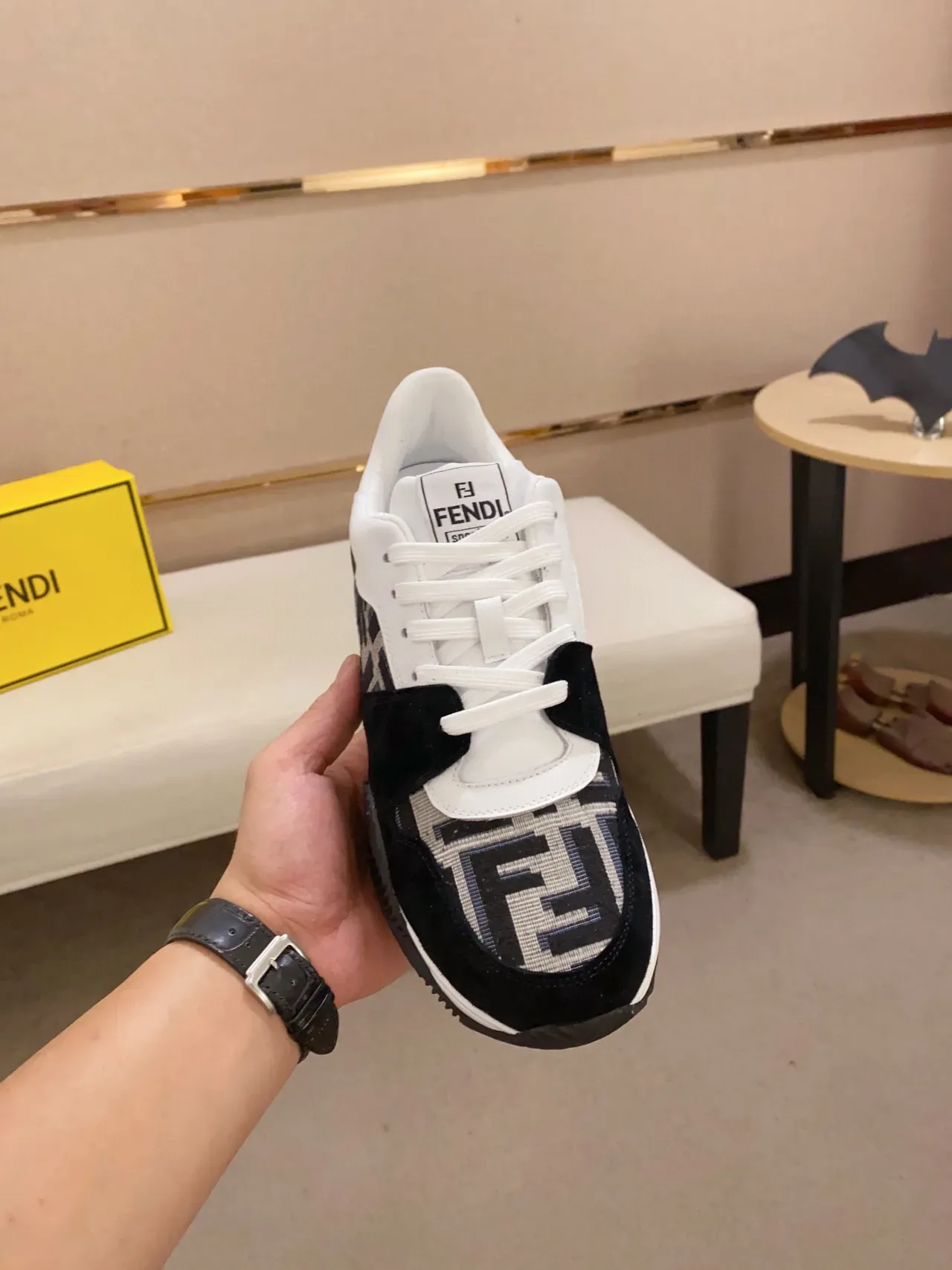 Fendi Branco Preto Monogram-Paneled Assimétrico Camada Superior Zapatilhas lifestyle 8