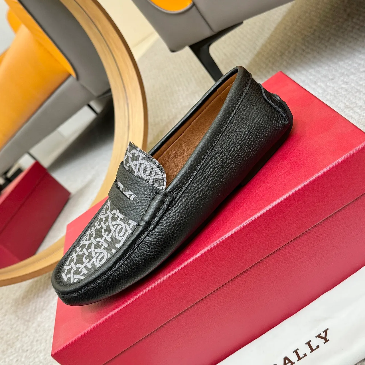 Bally Black Gray Pebbled Leather Monogrammed Fabric Vamp Loafer 7