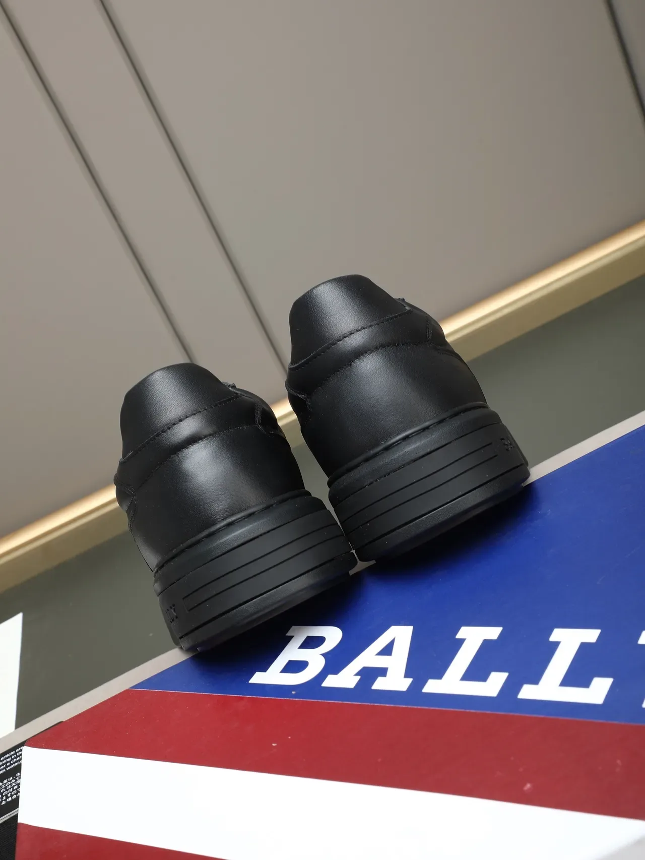 BALLY أحذية رياضية جلدية سوداء بشرائط جانبية للأسلوب الحياتي 3