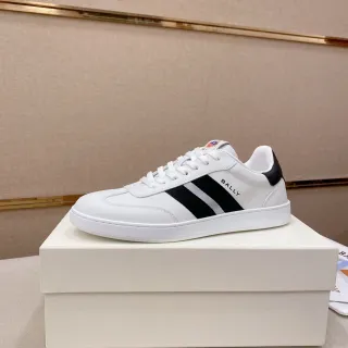 BALLY Sneaker Lifestyle de Couro com Listra Branca e Preta