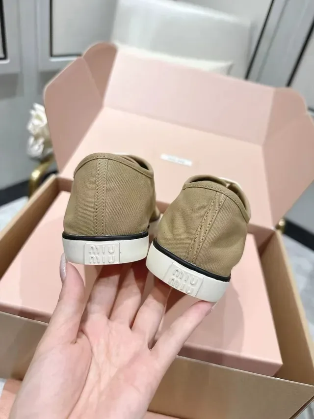 Beige White Low-Top Upper Canvas Shoes 2